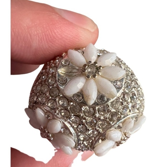 Flower & Stud Women’s Ring (Used - Fair Condition) ✨💎💍 - Picture 2 of 10